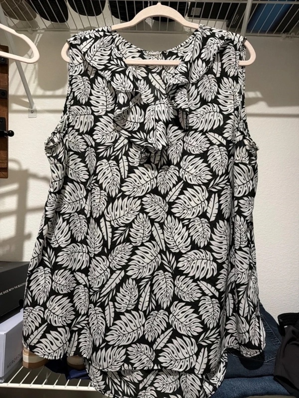 Sleeveless Black & White Leaf-Print Ruffle Neck Blouse